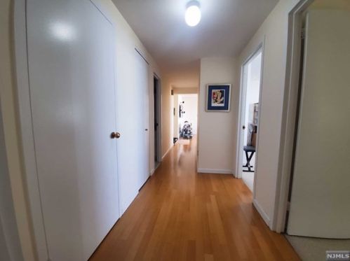 1055 River Rd, Edgewater NJ  07020-1364 exterior