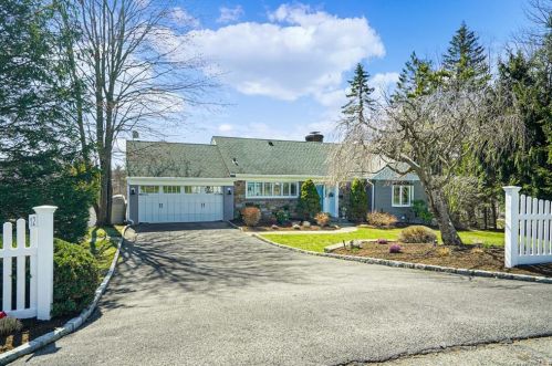 12 Pine Rd, Valhalla, NY 10595-1117