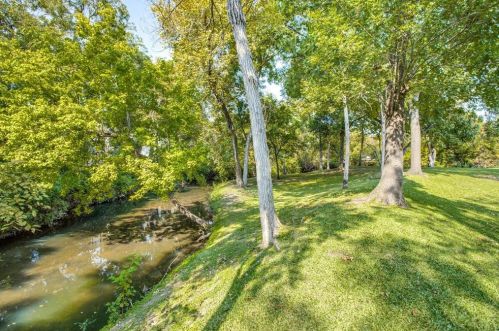 4777 Cedar Springs Rd, Dallas TX  75219-6144 exterior