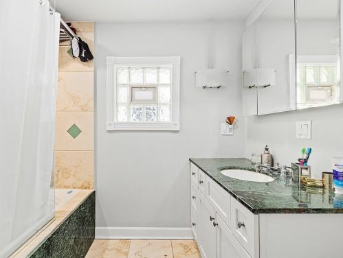 3046 Leavitt St, Chicago IL 60618-8114 exterior