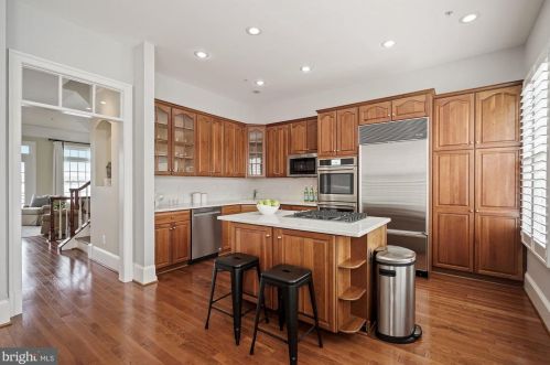 604 Frd Lndg Way, Alexandria VA 22314-3887 exterior