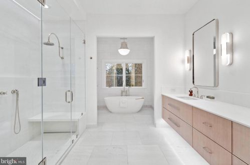 4526 Hawthorne St, Washington DC 20016-3570 exterior