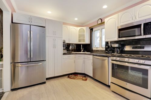 12 Genesee Dr, Commack NY 11725-4026 exterior