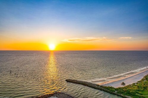 210 Bay Pt, Naples FL 34103-4018 exterior