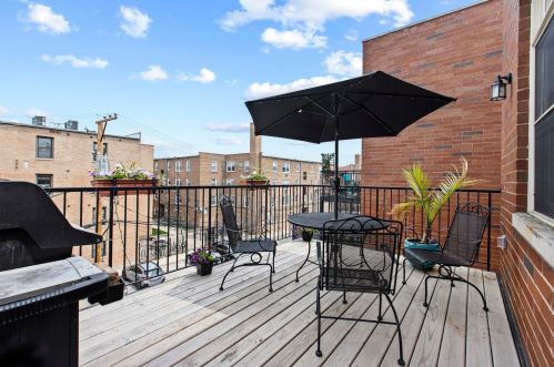 2454 Foster Ave, Chicago IL  60625-7083 exterior