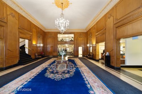 5555 Sheridan Rd, Chicago IL  60640-1609 exterior