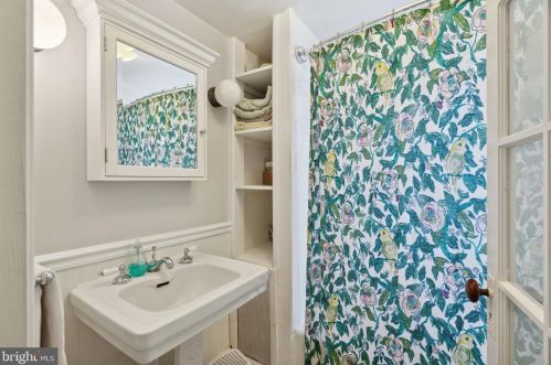 828 Judson St, Philadelphia PA  19130-1922 exterior