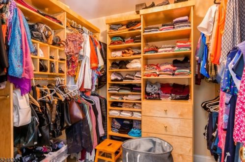 83 Winged Foot Dr, Livingston NJ 07039-8231 exterior