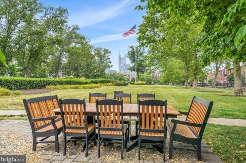 500 Admirals Way, Philadelphia PA 19146-5223 exterior