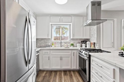 431 Lewis St, Turlock CA  95380-5828 exterior