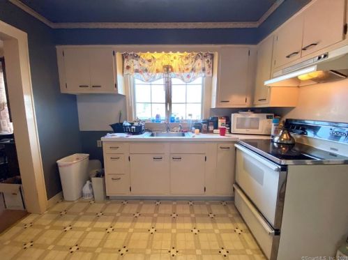 15 Albert St, Torrington CT 06790-6401 exterior