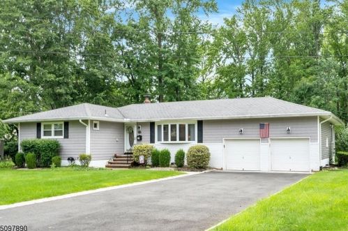 143 Victoria Dr, Clark, NJ 07066-2035