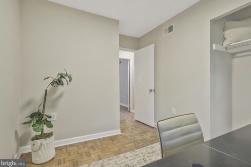 2361 Emerald Hts Ct, Herndon VA 20191-1752 exterior