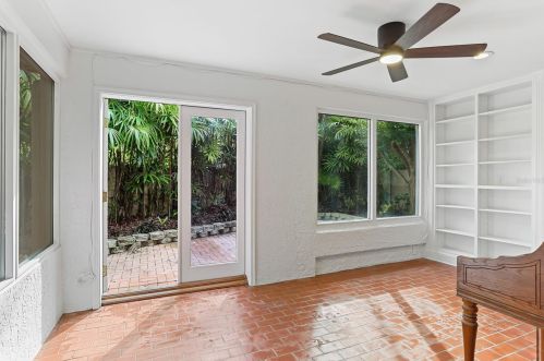 1202 Floresilla De Avila, Tampa FL 33613-1073 exterior