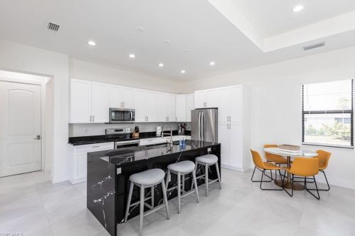 803 106 Ave, Naples FL 34108-1846 exterior