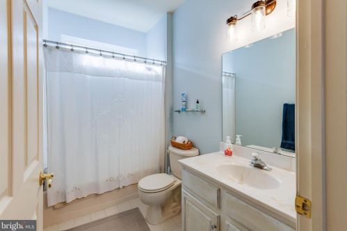 89 Warwick Way, Southampton NJ  08088-1122 exterior