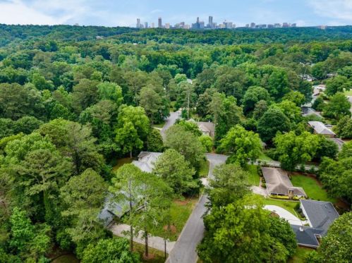 4825 Kendall Ct, Atlanta GA 30342-2776 exterior