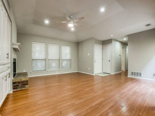 3042 Airhaven St, Dallas TX  75229-2451 exterior