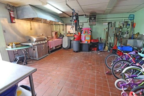 235 Oak St, New Britain CT 06051-1219 exterior