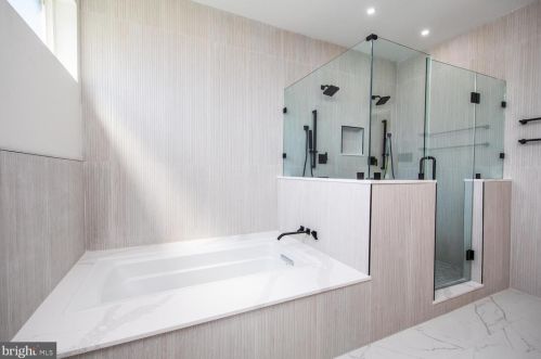 6627 Lincoln Dr, Philadelphia PA exterior