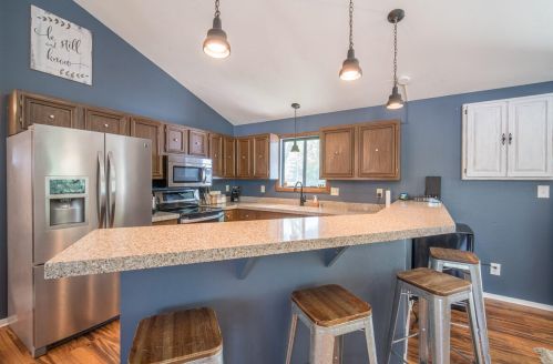 7935 Plainfield Ave, Milwaukee, WI 53220-2840