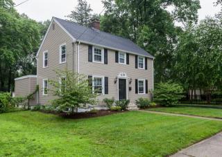 37 Hawthorne St, Springfield, MA 01105-1511