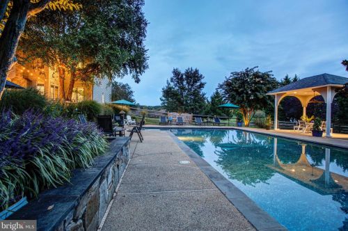 13606 Mt Prospect Dr, Rockville MD 20850-3510 exterior