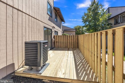 548 Gln Ct, Glen Burnie MD 21061-4733 exterior