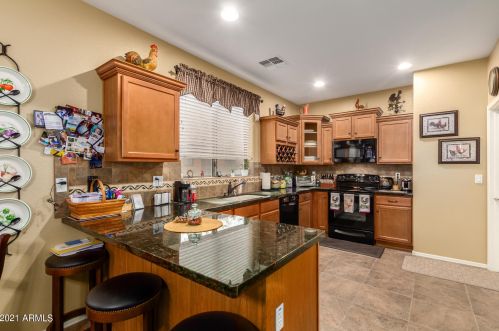 7706 24 Dr, Phoenix AZ 85041-7668 exterior