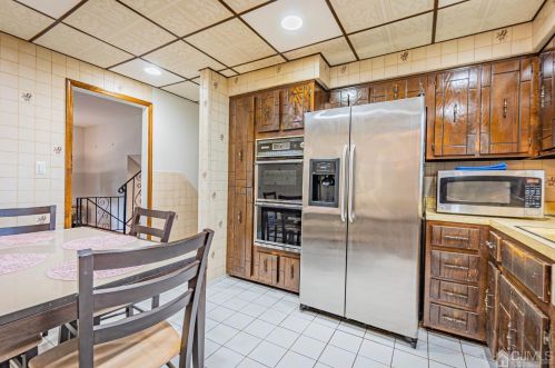 7 Meredith Rd, Edison NJ 08817-2231 exterior