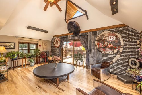 3420 Dousman St, Milwaukee WI 53212-1736 exterior