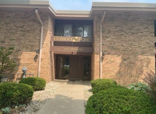 2650 60th St, Milwaukee, WI 53219-2605