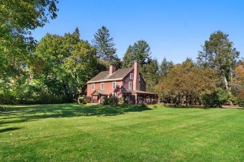 2 Brookshire Rd, Worcester MA 01609-1251 exterior