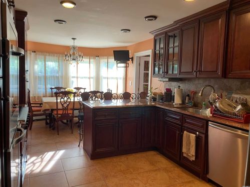 58 Vly Grn Dr, Valley Stream NY 11581-3635 exterior