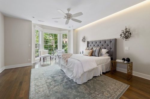 61 Elm St, Chicago IL 60610-2434 exterior