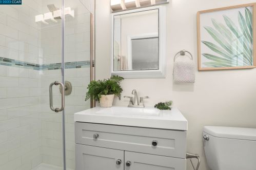 1872 Queens Rd, Concord CA  94519-1722 exterior