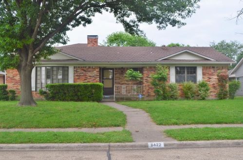 8422 Cadenza Ln, Dallas TX  75228-4921 exterior