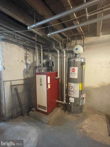 6131 Erdrick St, Philadelphia PA 19135-3516 exterior