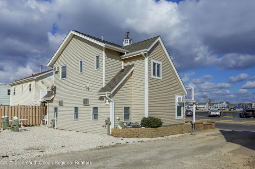 10 Inlt Dr, Point Pleasant Beach NJ 08742-2642 exterior