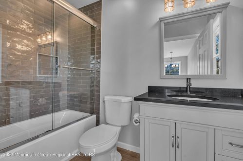 33 Avenue C, Atlantic Highlands NJ  07716-1069 exterior