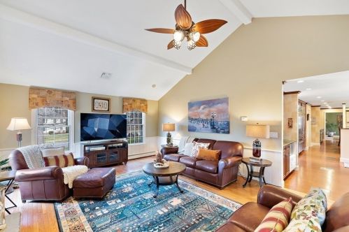 181 Johnny Cake St, North Andover MA 01845-5613 exterior