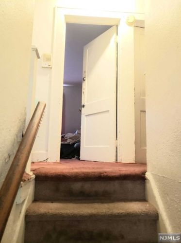 1290 Beaumont Ave, Teaneck NJ 07666-4901 exterior