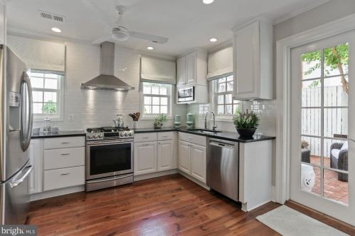 121 6 St, Washington DC 20002-2215 exterior