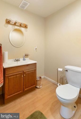 37 Louvain Dr, Hanover PA 17331-8696 exterior