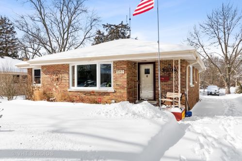 682 Fairview Ave, Elmhurst IL 60126-4232 exterior