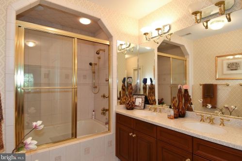 11300 Glen Rd, Rockville MD 20854-1849 exterior