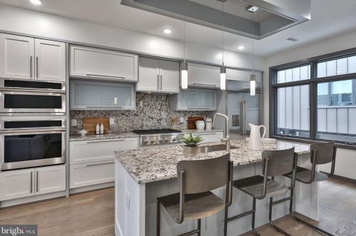 613 Bainbridge St, Philadelphia PA 19146-2413 exterior