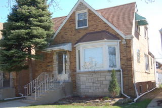 5913 Eddy St, Chicago, IL 60634-4219