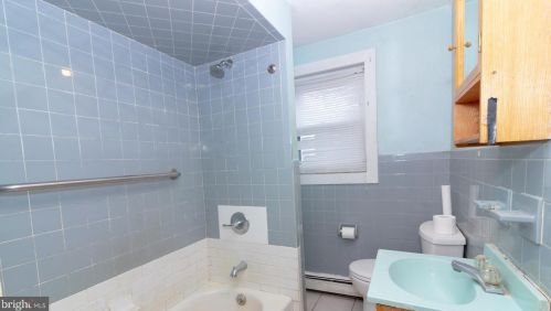 188 Hanover St, Trenton NJ 08608-1704 exterior