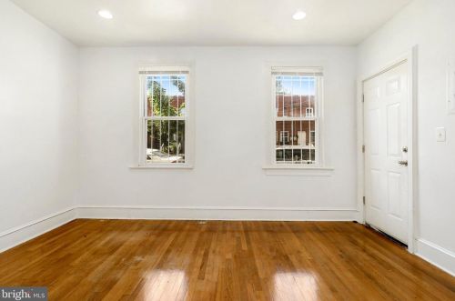 1320 T St, Washington DC 20009-4438 exterior